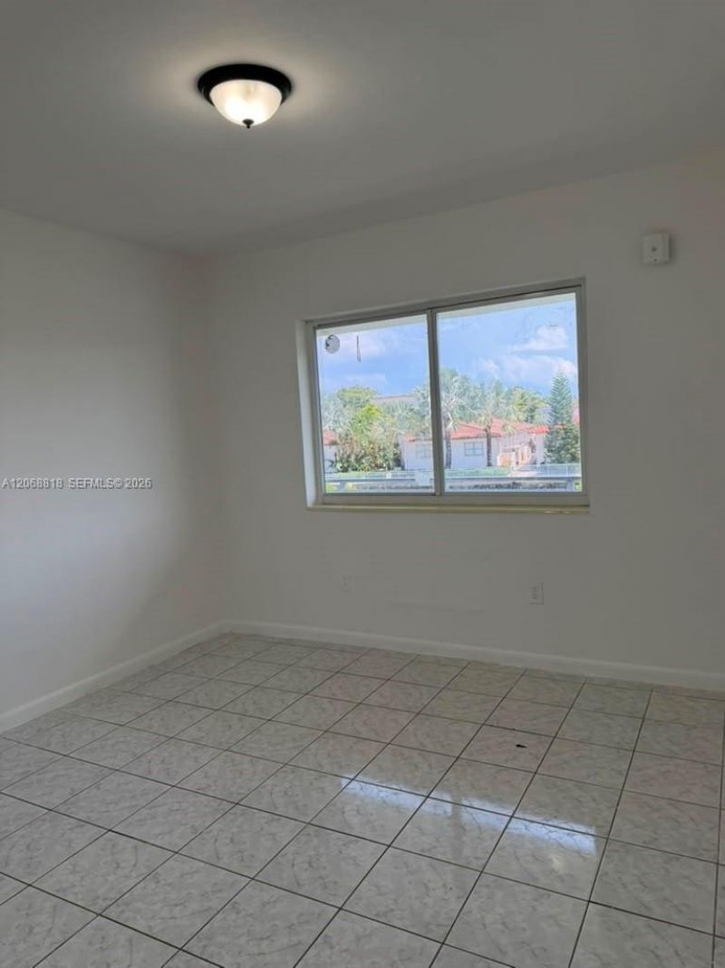 2 S Shore Dr , Unit 15, Miami Beach, FL 33141 Photo