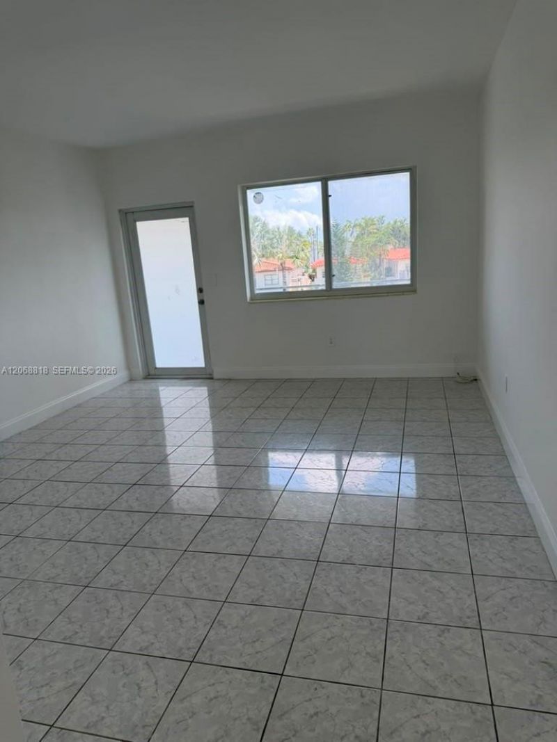 2 S Shore Dr , Unit 15, Miami Beach, FL 33141 Photo