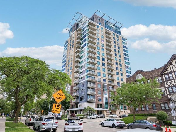1522 N Prospect AVENUE, Unit 303, Milwaukee, WI 53202