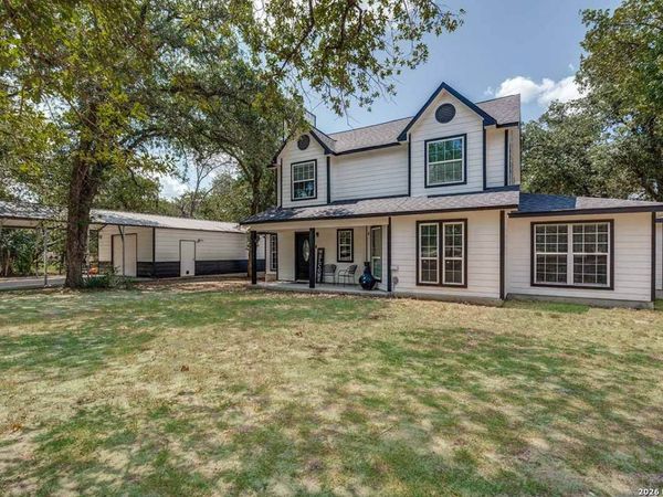 200 Oak Hollow Drive, La Vernia, TX 78121