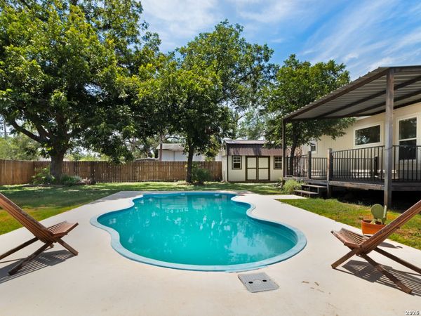 120 James, Sabinal, TX 78881