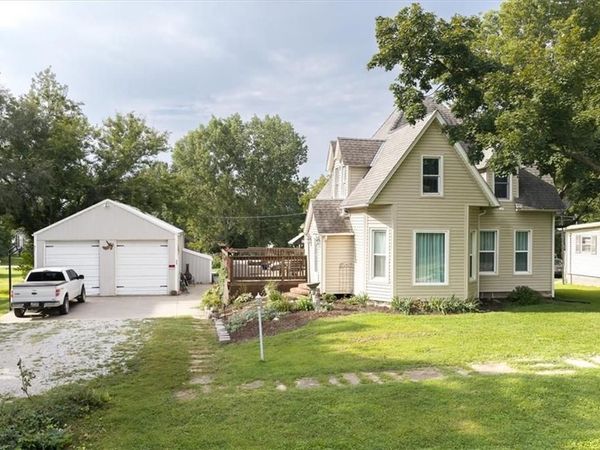 409 E lucy Street, McLouth, KS 66054
