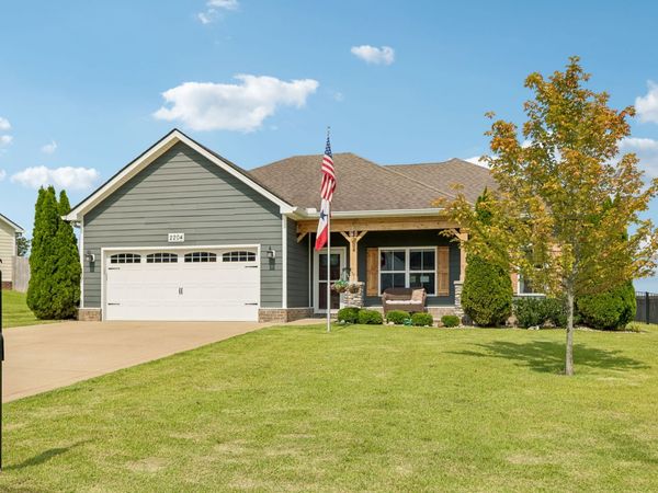 2204 Bee Hive Dr, Columbia, TN 38401