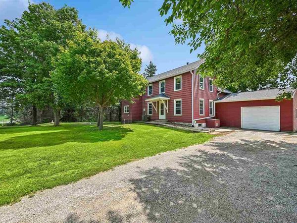 5419 420th Street SE, Iowa City, IA 52245