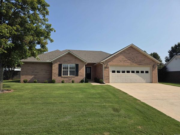 2903 Cambridge Drive, Paragould, AR 72450