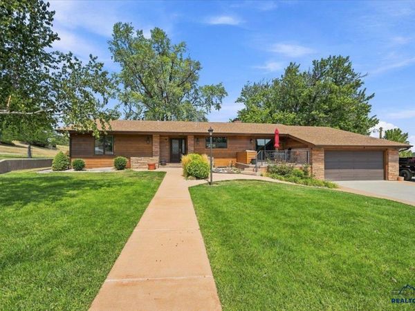930 ST FRANCIS, Rapid City, SD 57701