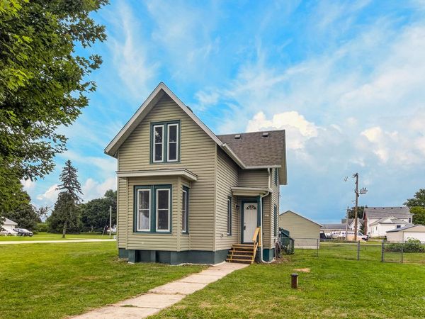 101 West Street , Monroe Center, IL 61052