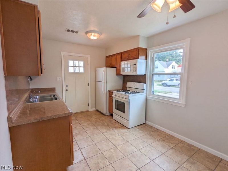 12722 Emery Avenue, Cleveland, OH 44135 Photo 2