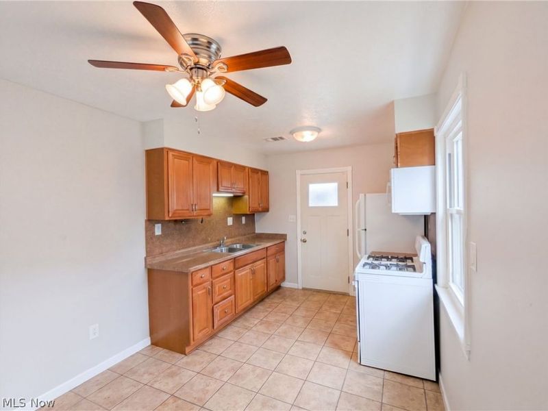 12722 Emery Avenue, Cleveland, OH 44135 Photo 8