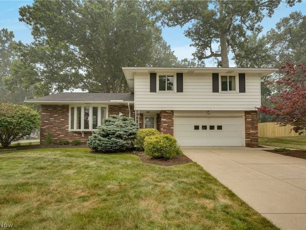 4880 Maple Hill Drive , Seven Hills, OH 44131