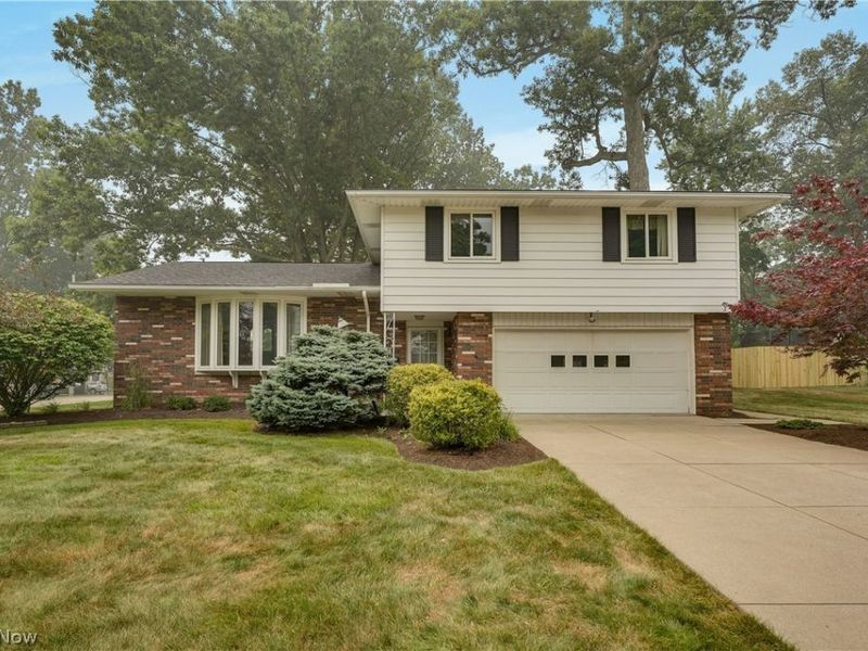 4880 Maple Hill Drive, Seven Hills, OH 44131 Photo 1