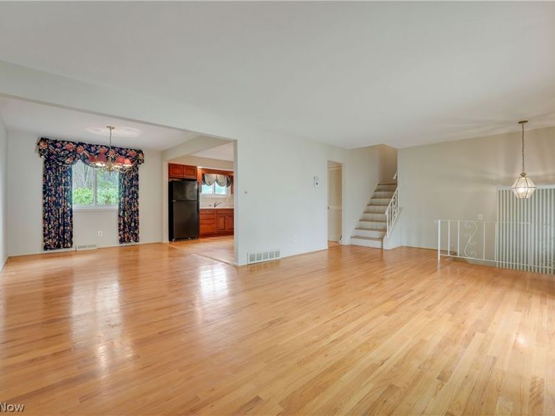 4880 Maple Hill Drive, Seven Hills, OH 44131 Photo 10