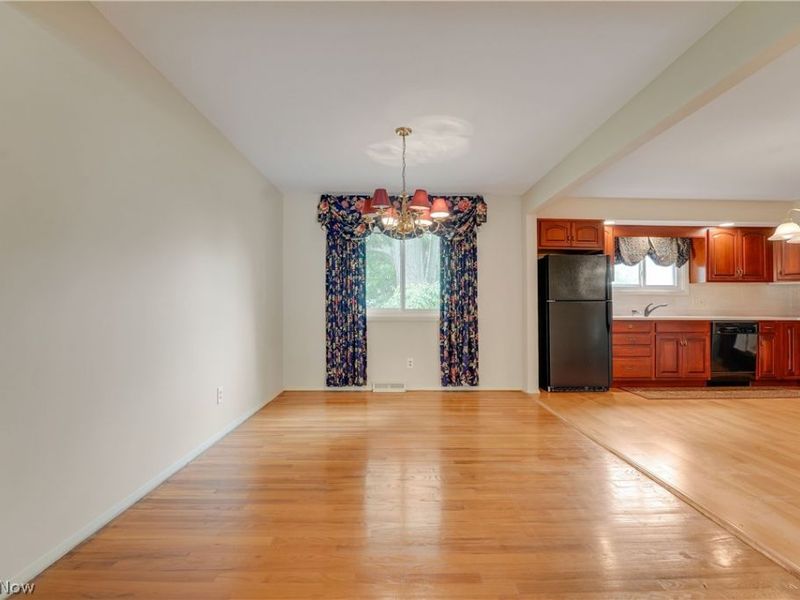 4880 Maple Hill Drive, Seven Hills, OH 44131 Photo 11