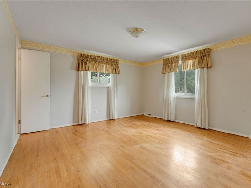 4880 Maple Hill Drive, Seven Hills, OH 44131 Photo 19