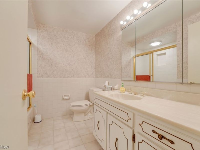 4880 Maple Hill Drive, Seven Hills, OH 44131 Photo 23