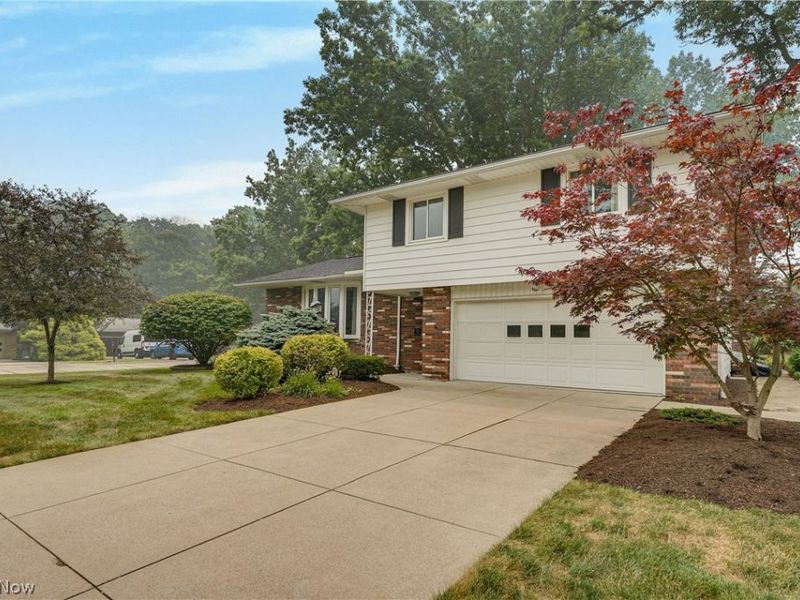 4880 Maple Hill Drive, Seven Hills, OH 44131 Photo 3