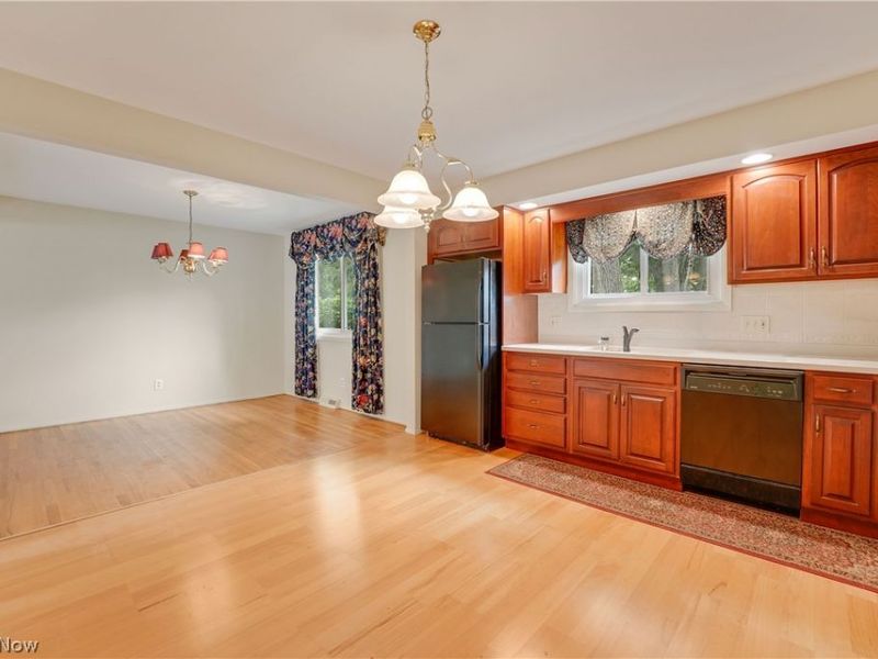 4880 Maple Hill Drive, Seven Hills, OH 44131 Photo 6