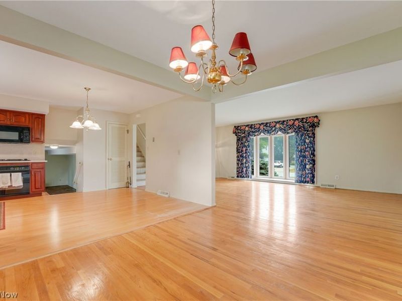 4880 Maple Hill Drive, Seven Hills, OH 44131 Photo 7