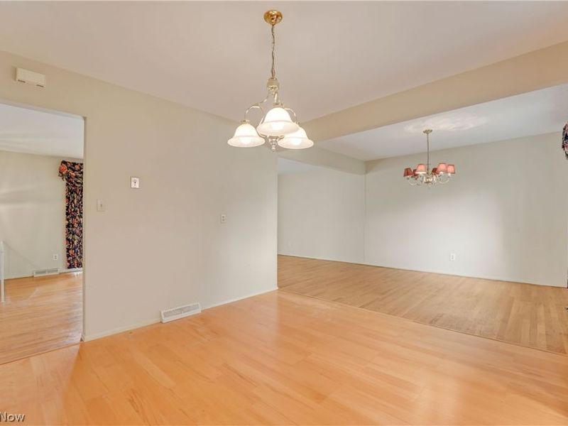 4880 Maple Hill Drive, Seven Hills, OH 44131 Photo 8