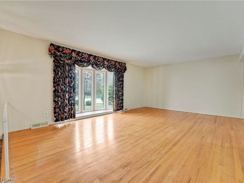 4880 Maple Hill Drive, Seven Hills, OH 44131 Photo 9
