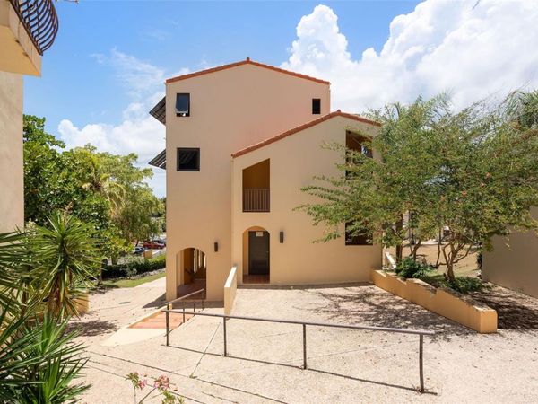 100 CANDELERO DRIVE, Unit 2066, HUMACAO, PR 00791
