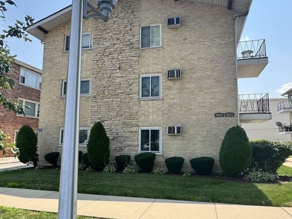 6023 W 64th Place, Unit 9, Chicago, IL 60638