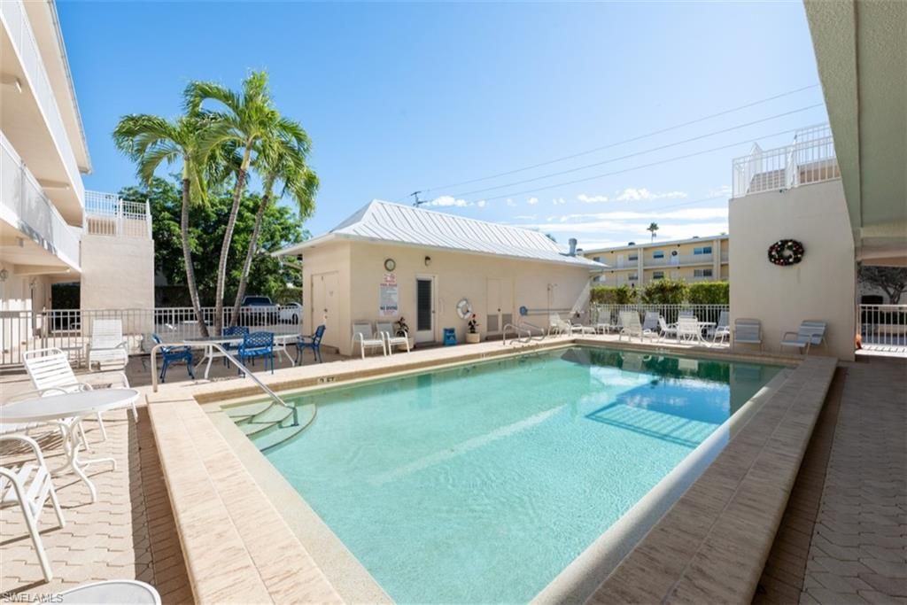 1021 3rd St S, Unit 102, Naples, FL 34102 Photo