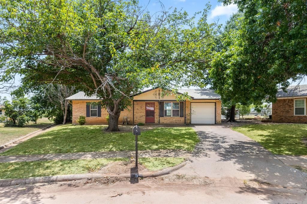 5 Village Glen, Wichita Falls, TX 76302 Main Photo