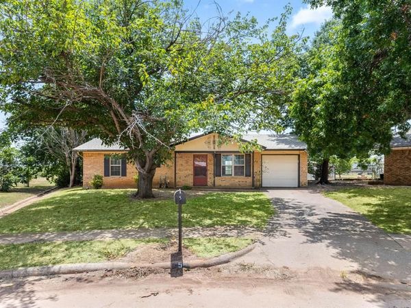 5 Village Glen, Wichita Falls, TX 76302