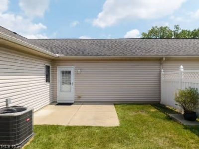 132 Arrow Court, Elyria, OH 44035 Photo 4