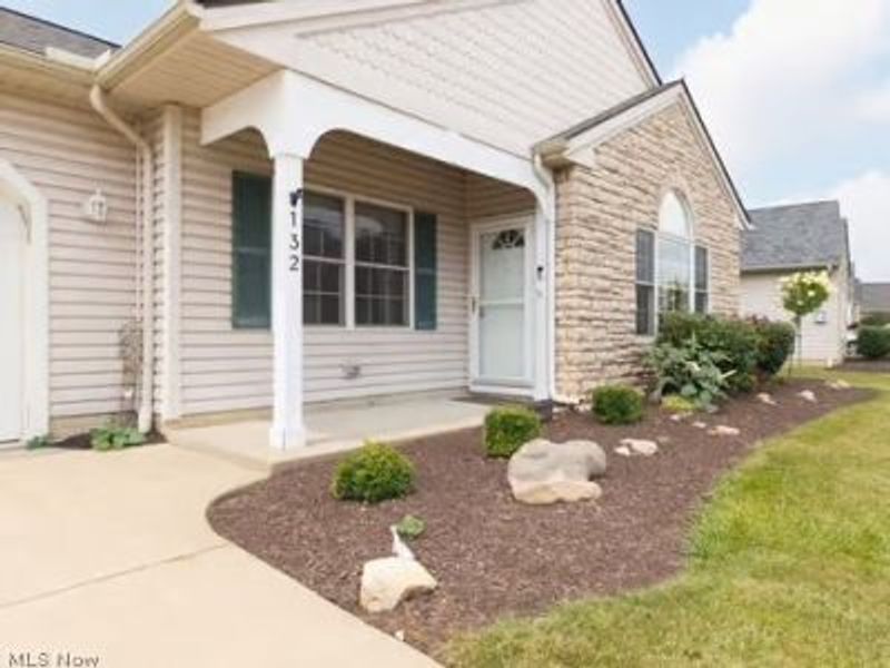 132 Arrow Court, Elyria, OH 44035 Photo 6