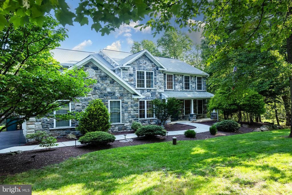 102 OVERLOOK ROAD, MORGANTOWN, PA 19543