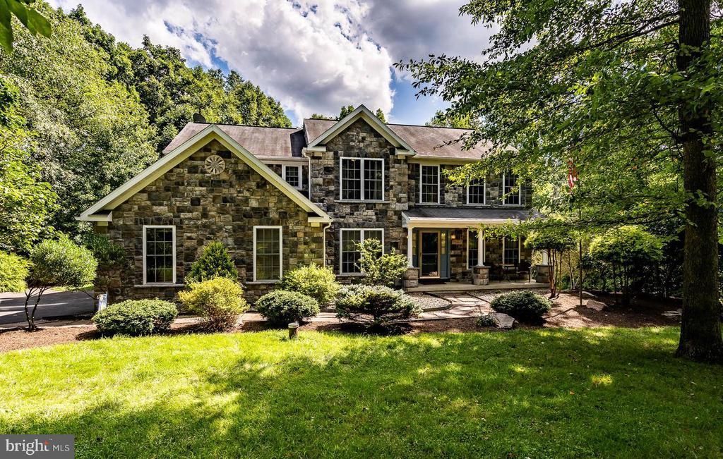 102 OVERLOOK ROAD , MORGANTOWN, PA 19543