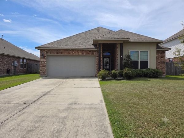 260 E LAKE Drive , Slidell, LA 70461