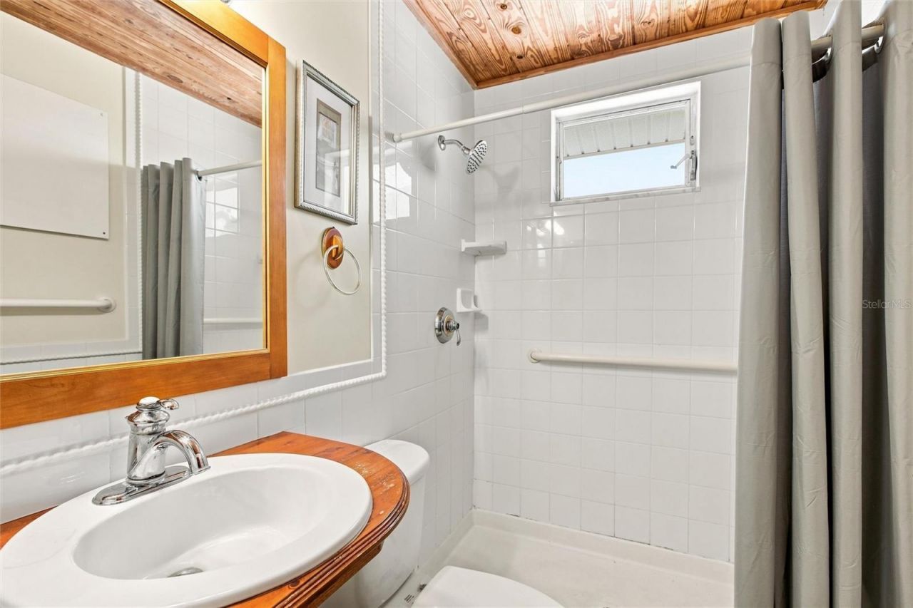 455 62nd Street, Holmes Beach, FL 34217 Photo