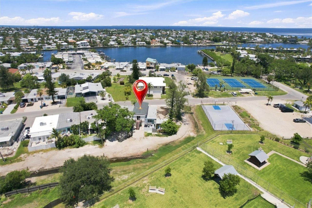 455 62nd Street, Holmes Beach, FL 34217 Photo
