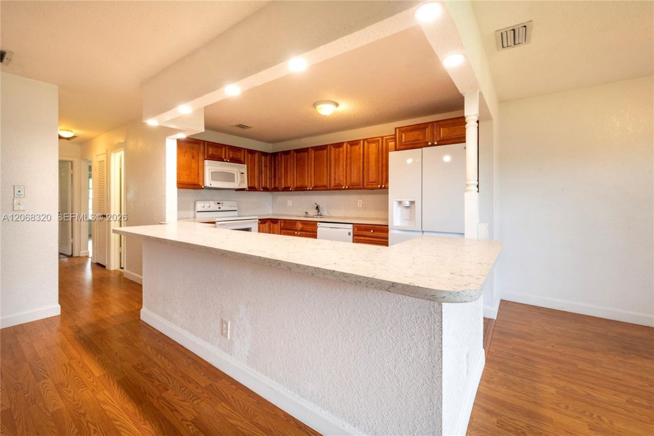 8555 NW 10th St , Unit B106, Plantation, FL 33322 Photo