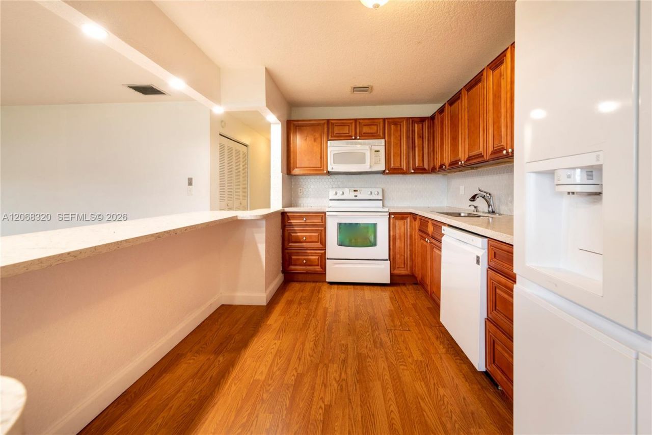8555 NW 10th St , Unit B106, Plantation, FL 33322 Photo