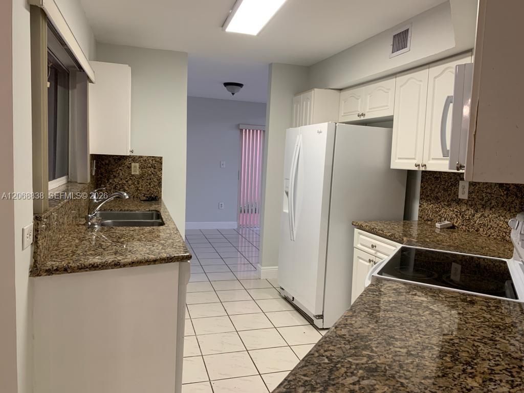 12447 NW 7th St , Miami, FL 33182 Photo