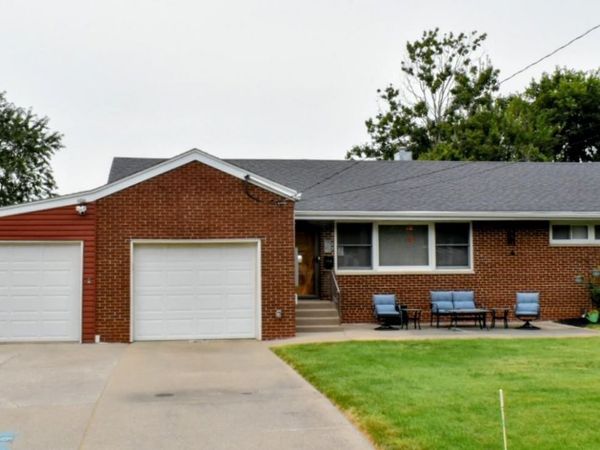 170 S PLEASANT Avenue, Galesburg, IL 61401