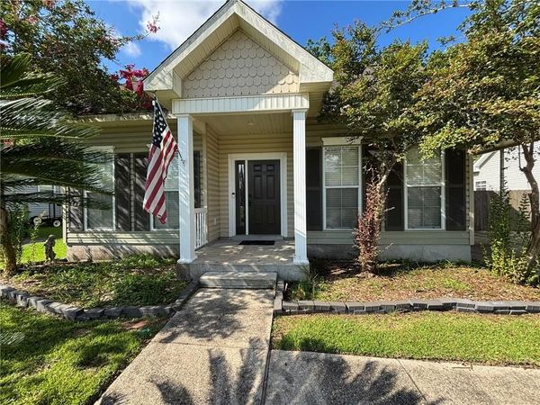 2735 VILLAGE Court , Marrero, LA 70072