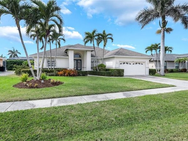 142 Saxon ST, MARCO ISLAND, FL 34145