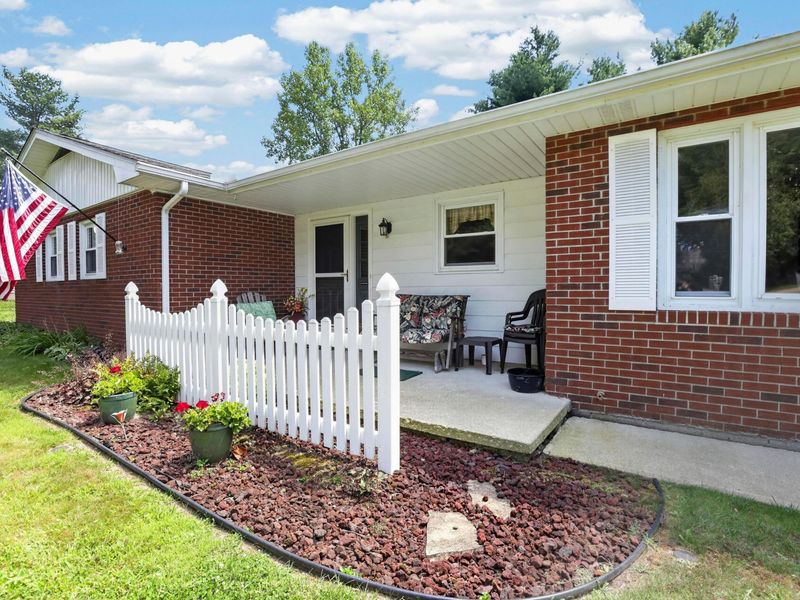 743 Carpico Drive NE, Lancaster, OH 43130 Photo 2