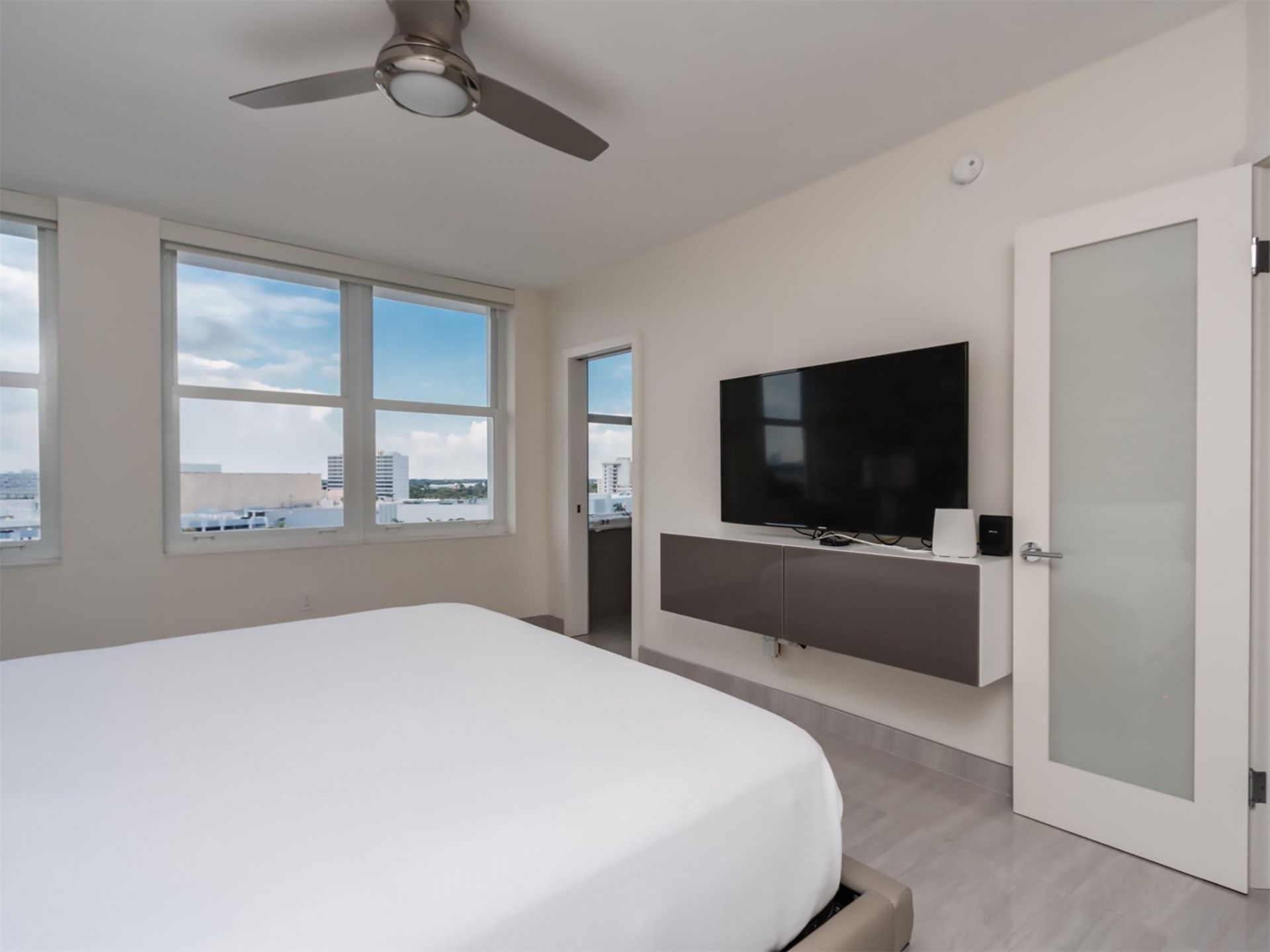 888 Intracoastal Drive, Unit 10E, Fort Lauderdale, FL 33304 Photo