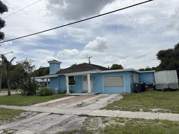1001 Sunrise Boulevard, Fort Pierce, FL 34950