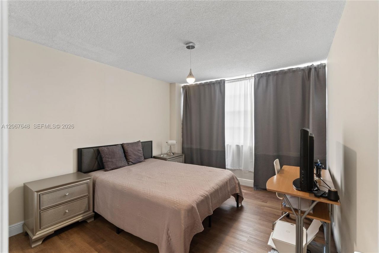 1301 NE Miami Gardens Dr, Unit 1515W, Miami, FL 33179 Photo