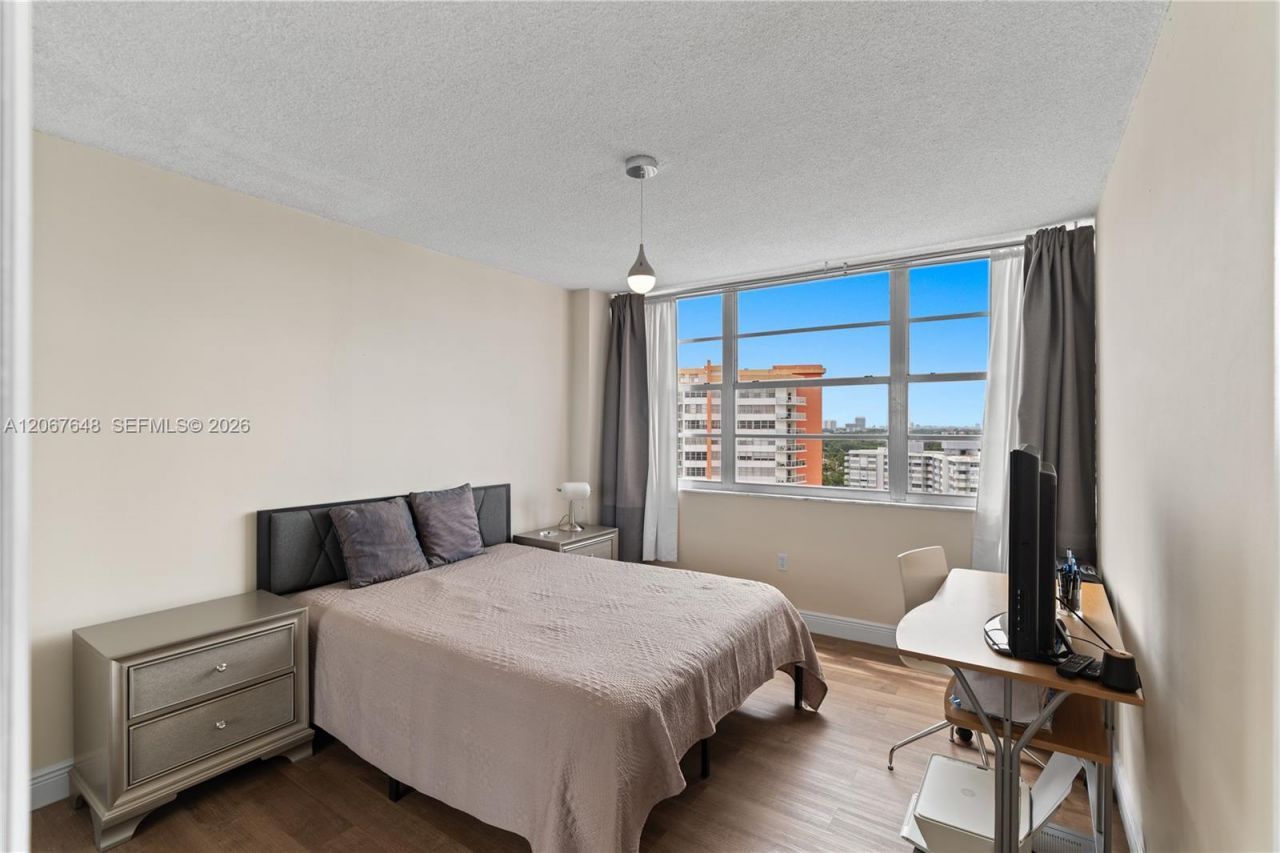 1301 NE Miami Gardens Dr, Unit 1515W, Miami, FL 33179 Photo