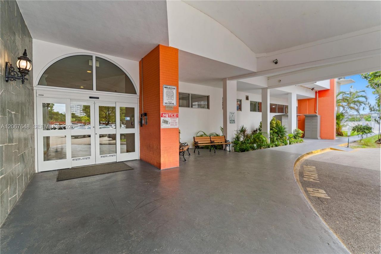1301 NE Miami Gardens Dr, Unit 1515W, Miami, FL 33179 Photo