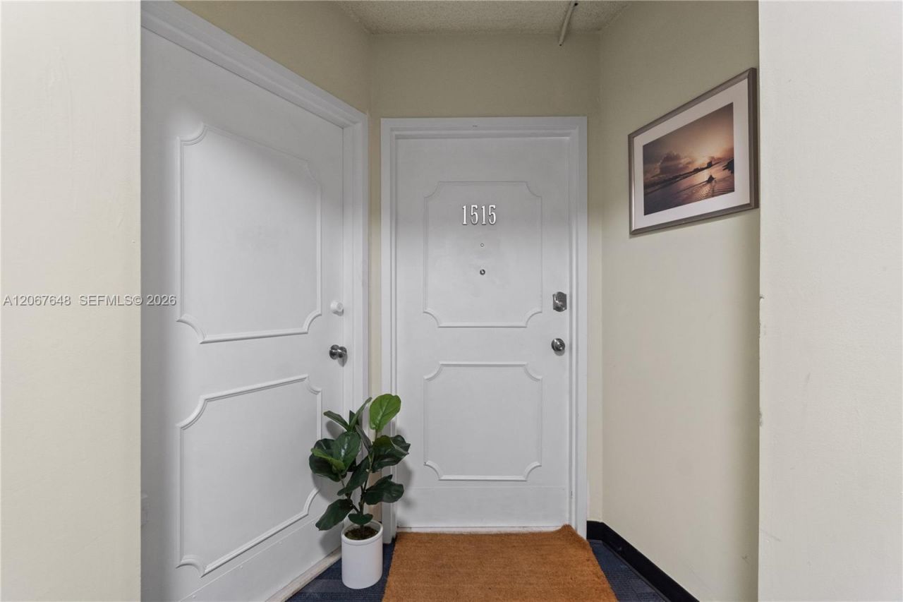 1301 NE Miami Gardens Dr, Unit 1515W, Miami, FL 33179 Photo