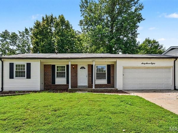 6780 Lesli Mari Court , Florissant, MO 63033